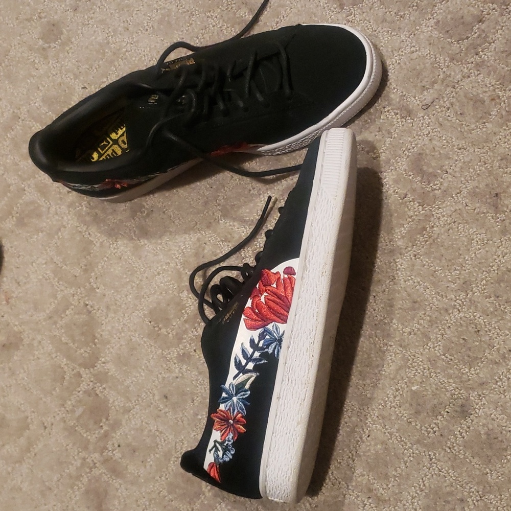 Puma Women Black Sneakers Suede Hyper Embelished. SZ 8 US. 38.5 EUR.